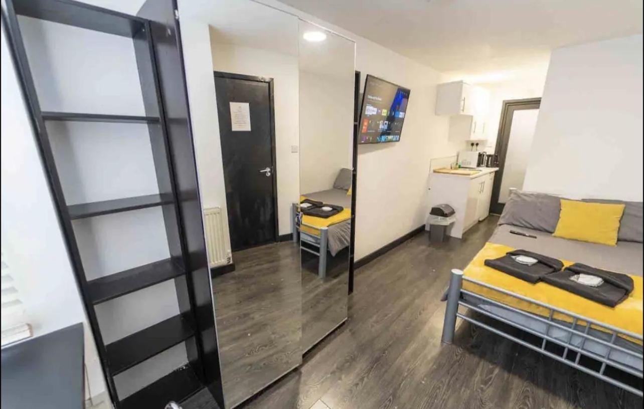ברמינגהאם Staysa Equipped Studios Near Qe And Uob In Guesthouse Close To The City! מראה חיצוני תמונה