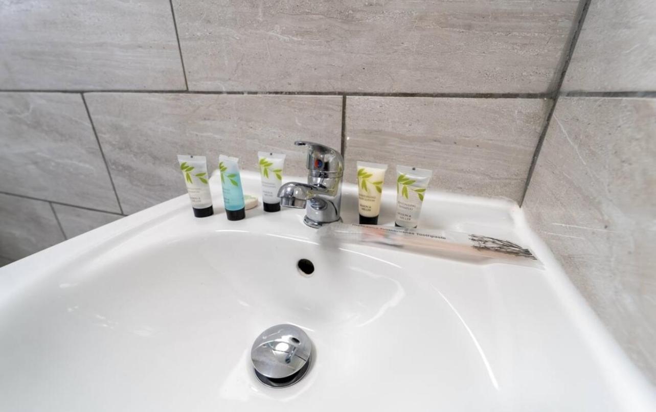 ברמינגהאם Staysa Equipped Studios Near Qe And Uob In Guesthouse Close To The City! מראה חיצוני תמונה