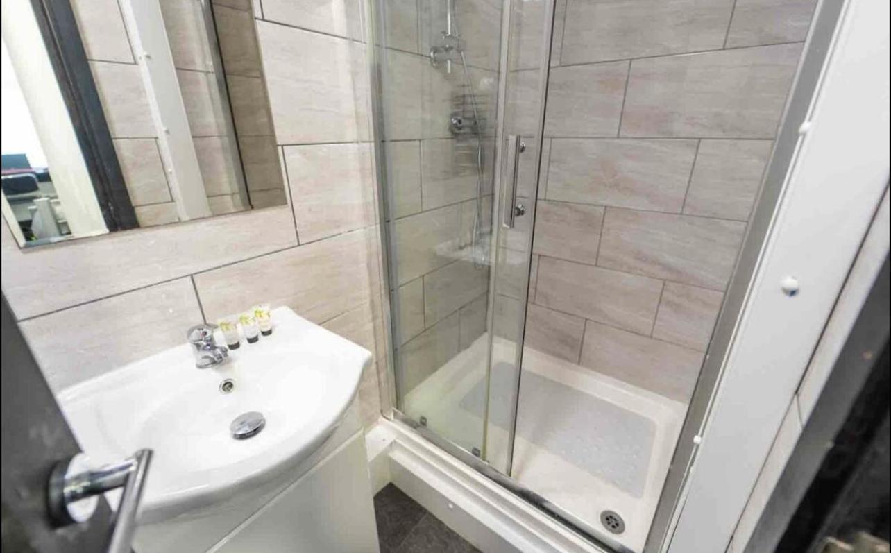 ברמינגהאם Staysa Equipped Studios Near Qe And Uob In Guesthouse Close To The City! מראה חיצוני תמונה